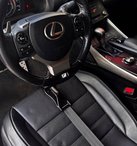 Сірий Лексус ІС, об'ємом двигуна 2 л та пробігом 137 тис. км за 19146 $, фото 12 на Automoto.ua