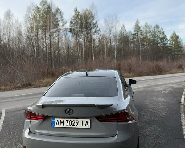 Серый Лексус ИС, объемом двигателя 2 л и пробегом 180 тыс. км за 17500 $, фото 7 на Automoto.ua