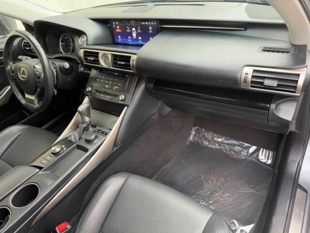 Сірий Лексус ІС, об'ємом двигуна 2.5 л та пробігом 75 тис. км за 6300 $, фото 7 на Automoto.ua