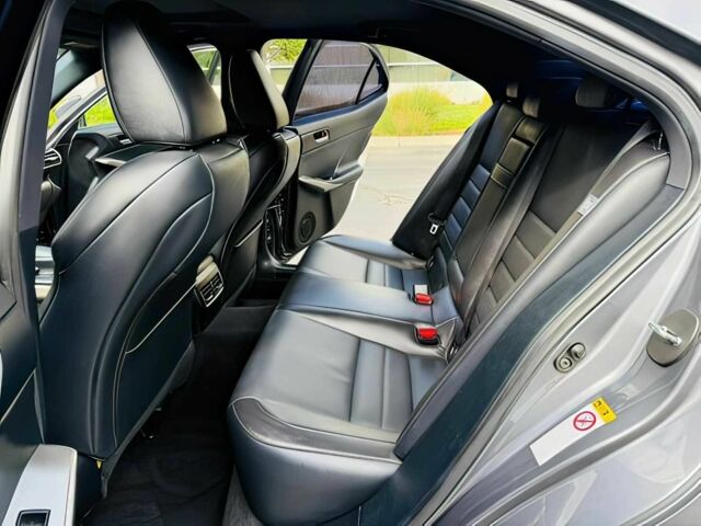 Сірий Лексус ІС, об'ємом двигуна 2.5 л та пробігом 71 тис. км за 11000 $, фото 14 на Automoto.ua