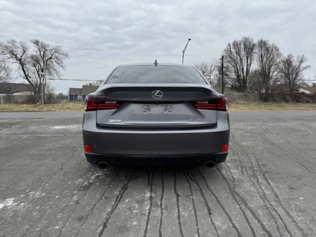 Серый Лексус ИС, объемом двигателя 2.5 л и пробегом 77 тыс. км за 6300 $, фото 5 на Automoto.ua