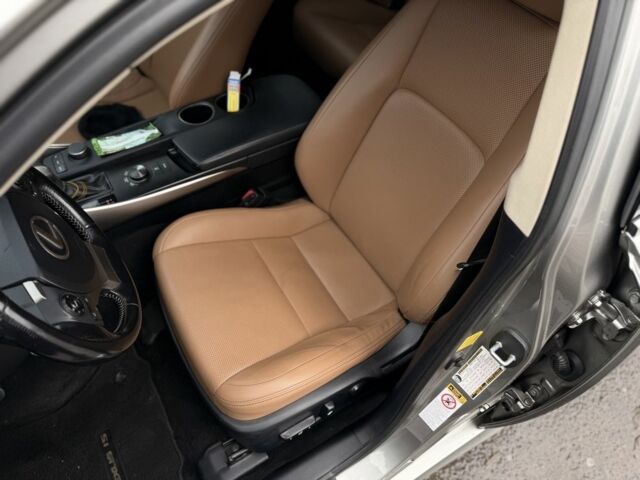 Серый Лексус ИС, объемом двигателя 3.5 л и пробегом 150 тыс. км за 16999 $, фото 7 на Automoto.ua