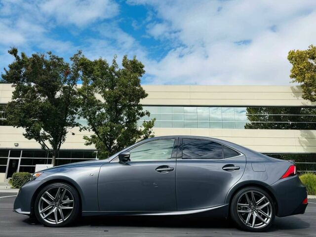 Сірий Лексус ІС, об'ємом двигуна 2.5 л та пробігом 71 тис. км за 11000 $, фото 3 на Automoto.ua