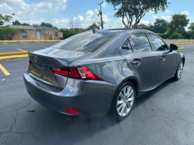 Серый Лексус ИС, объемом двигателя 2.5 л и пробегом 80 тыс. км за 10000 $, фото 3 на Automoto.ua