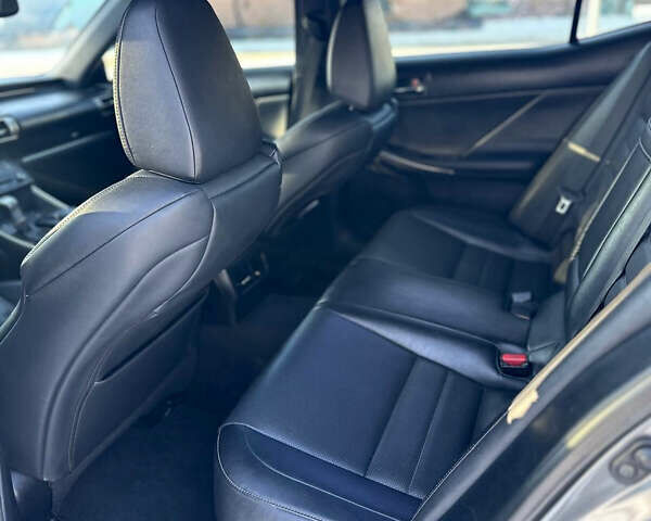 Сірий Лексус ІС, об'ємом двигуна 2.49 л та пробігом 223 тис. км за 16500 $, фото 13 на Automoto.ua