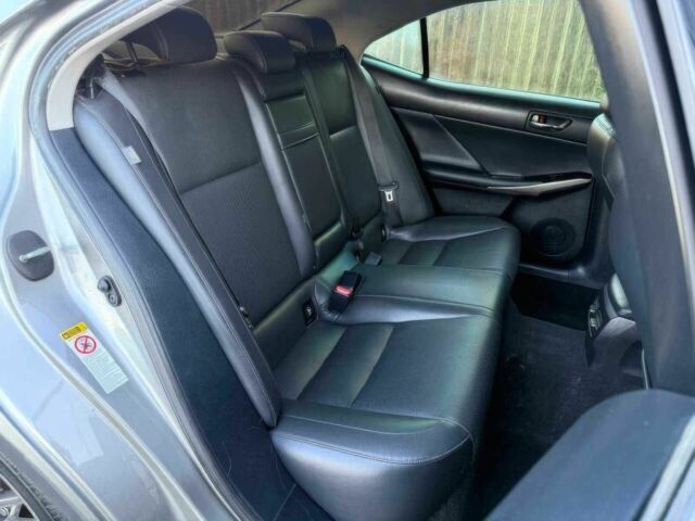 Серый Лексус ИС, объемом двигателя 2.5 л и пробегом 76 тыс. км за 4100 $, фото 9 на Automoto.ua