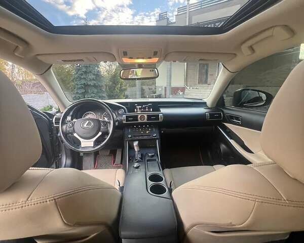 Серый Лексус ИС, объемом двигателя 2 л и пробегом 224 тыс. км за 17100 $, фото 9 на Automoto.ua