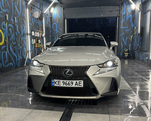 Сірий Лексус ІС, об'ємом двигуна 2 л та пробігом 145 тис. км за 23000 $, фото 4 на Automoto.ua