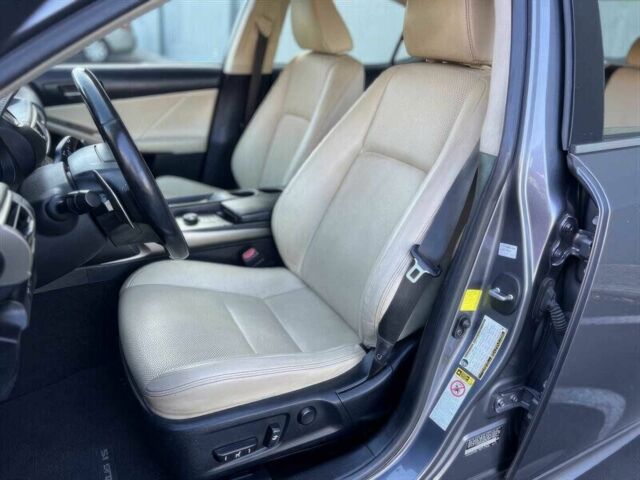 Серый Лексус ИС, объемом двигателя 2 л и пробегом 79 тыс. км за 14500 $, фото 7 на Automoto.ua