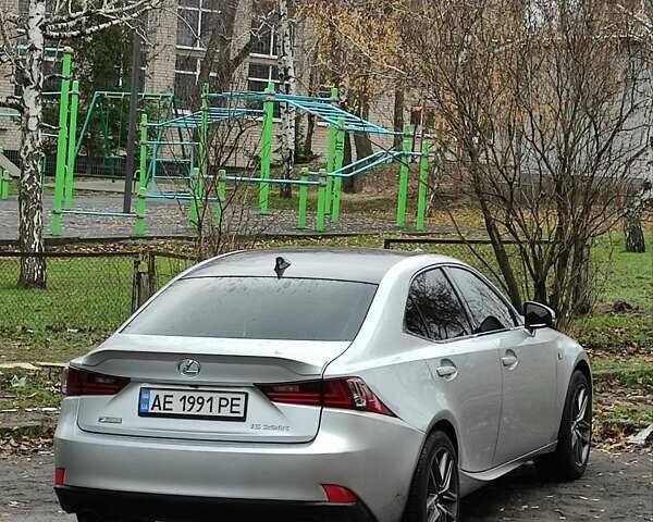 Серый Лексус ИС, объемом двигателя 2 л и пробегом 109 тыс. км за 15400 $, фото 3 на Automoto.ua