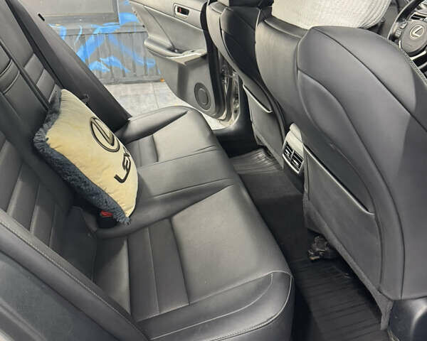 Сірий Лексус ІС, об'ємом двигуна 2 л та пробігом 145 тис. км за 23000 $, фото 31 на Automoto.ua