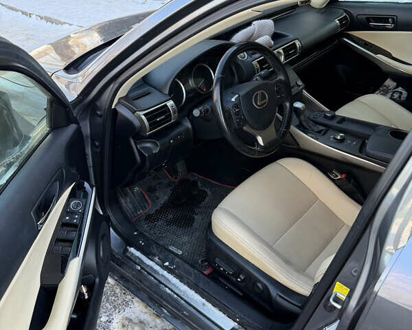 Сірий Лексус ІС, об'ємом двигуна 2 л та пробігом 124 тис. км за 18800 $, фото 5 на Automoto.ua