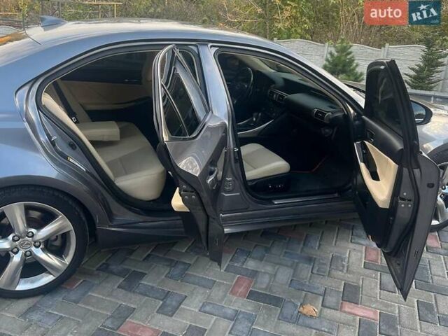 Серый Лексус ИС, объемом двигателя 2 л и пробегом 224 тыс. км за 17100 $, фото 5 на Automoto.ua