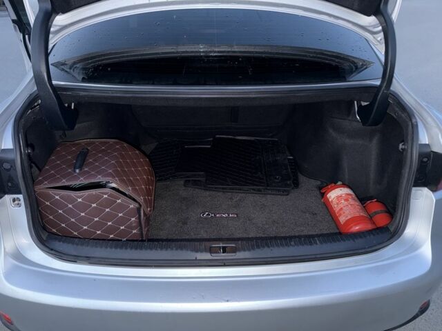 Сірий Лексус ІС, об'ємом двигуна 2 л та пробігом 130 тис. км за 15499 $, фото 9 на Automoto.ua