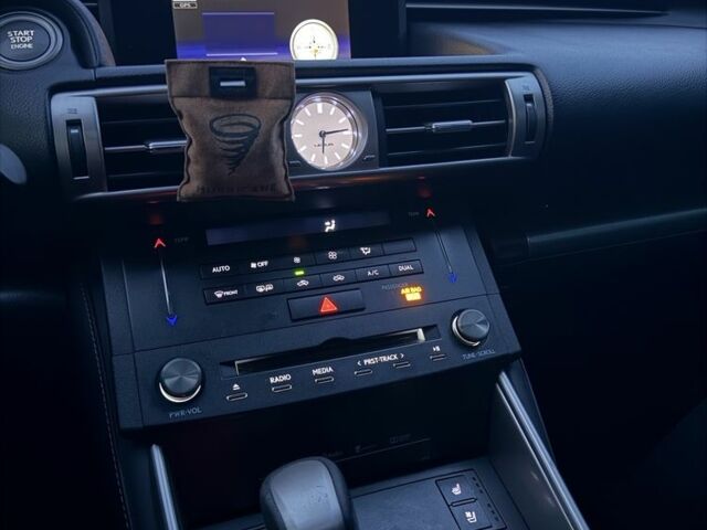 Сірий Лексус ІС, об'ємом двигуна 2 л та пробігом 130 тис. км за 15499 $, фото 15 на Automoto.ua