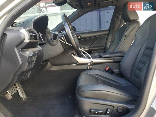 Серый Лексус ИС, объемом двигателя 2 л и пробегом 105 тыс. км за 5500 $, фото 6 на Automoto.ua