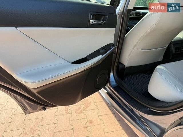 Сірий Лексус ІС, об'ємом двигуна 2 л та пробігом 52 тис. км за 16400 $, фото 22 на Automoto.ua