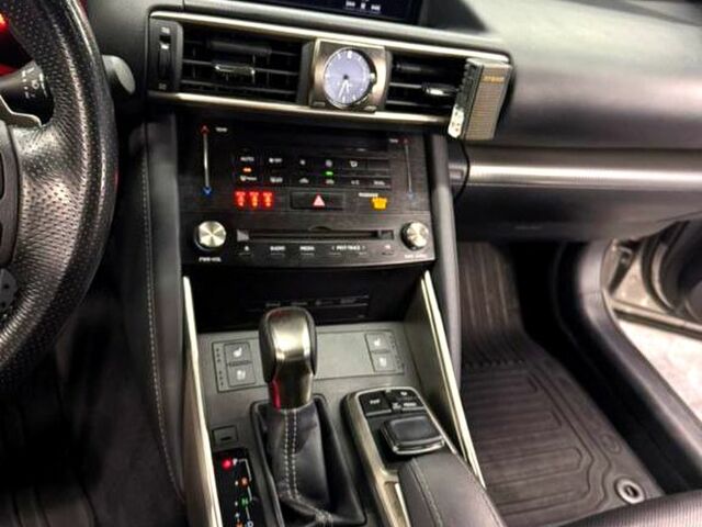 Сірий Лексус ІС, об'ємом двигуна 2 л та пробігом 145 тис. км за 21200 $, фото 10 на Automoto.ua