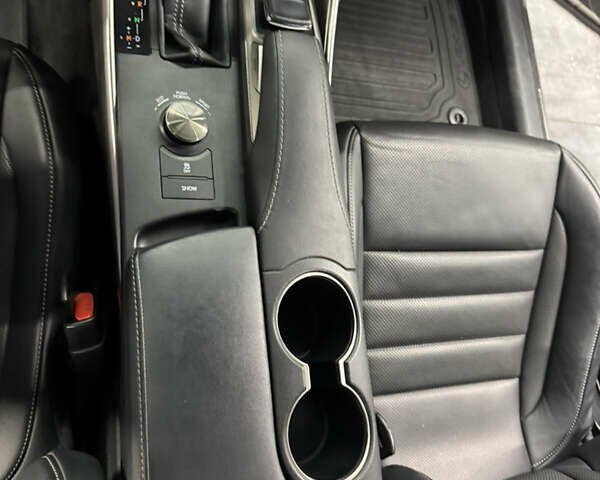 Сірий Лексус ІС, об'ємом двигуна 2 л та пробігом 145 тис. км за 23000 $, фото 27 на Automoto.ua