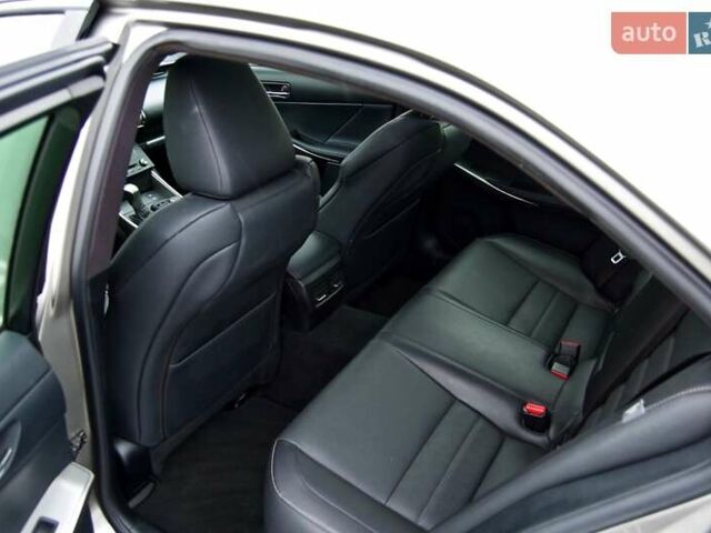 Сірий Лексус ІС, об'ємом двигуна 2 л та пробігом 150 тис. км за 20999 $, фото 5 на Automoto.ua