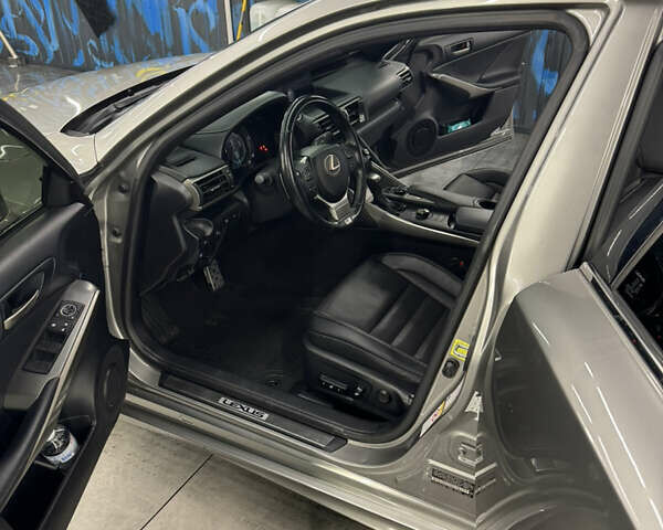 Сірий Лексус ІС, об'ємом двигуна 2 л та пробігом 145 тис. км за 23000 $, фото 21 на Automoto.ua