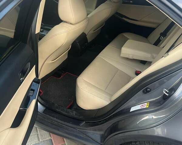 Серый Лексус ИС, объемом двигателя 2 л и пробегом 224 тыс. км за 17100 $, фото 11 на Automoto.ua