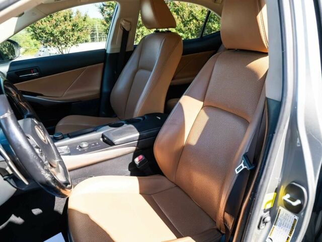 Сірий Лексус ІС, об'ємом двигуна 3.5 л та пробігом 97 тис. км за 5715 $, фото 7 на Automoto.ua