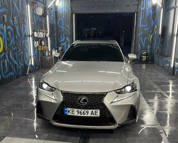 Сірий Лексус ІС, об'ємом двигуна 2 л та пробігом 145 тис. км за 23000 $, фото 5 на Automoto.ua