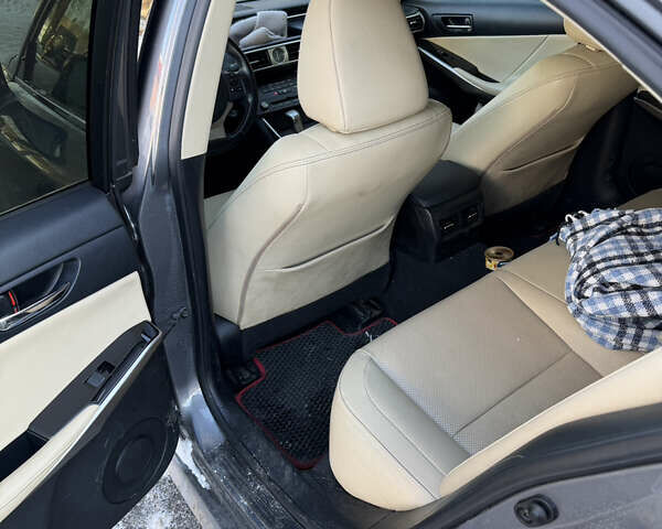 Сірий Лексус ІС, об'ємом двигуна 2 л та пробігом 124 тис. км за 18800 $, фото 6 на Automoto.ua