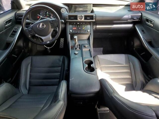 Серый Лексус ИС, объемом двигателя 2 л и пробегом 105 тыс. км за 5500 $, фото 7 на Automoto.ua