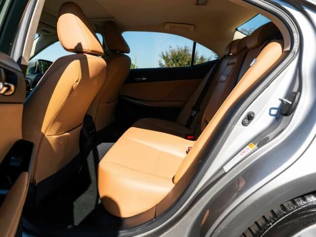 Сірий Лексус ІС, об'ємом двигуна 3.5 л та пробігом 97 тис. км за 5715 $, фото 9 на Automoto.ua