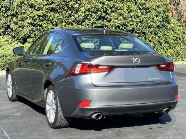 Серый Лексус ИС, объемом двигателя 2 л и пробегом 79 тыс. км за 14500 $, фото 4 на Automoto.ua