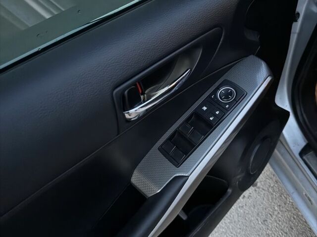 Сірий Лексус ІС, об'ємом двигуна 2 л та пробігом 130 тис. км за 15499 $, фото 6 на Automoto.ua