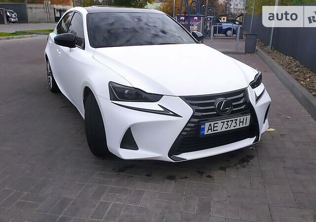 Серый Лексус ИС, объемом двигателя 2 л и пробегом 57 тыс. км за 21500 $, фото 5 на Automoto.ua