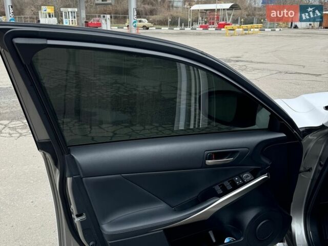 Серый Лексус ИС, объемом двигателя 2 л и пробегом 61 тыс. км за 22000 $, фото 15 на Automoto.ua