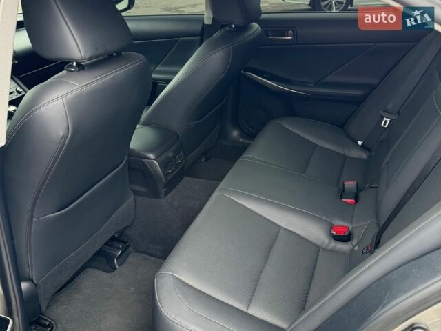 Серый Лексус ИС, объемом двигателя 2 л и пробегом 61 тыс. км за 22000 $, фото 12 на Automoto.ua