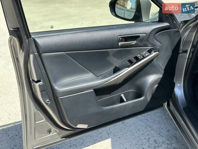 Сірий Лексус ІС, об'ємом двигуна 2 л та пробігом 98 тис. км за 21200 $, фото 15 на Automoto.ua