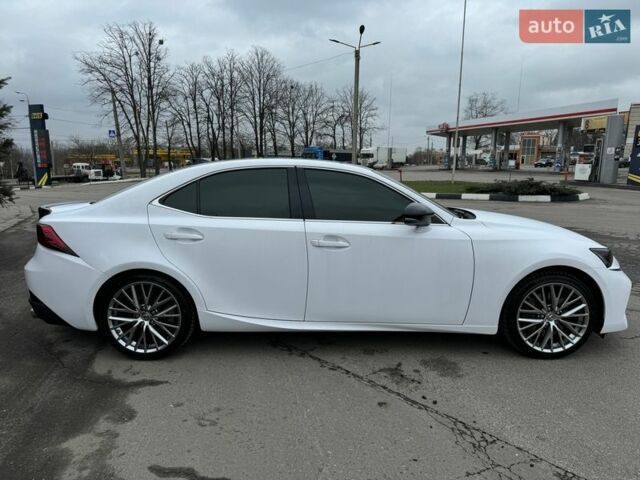 Серый Лексус ИС, объемом двигателя 2 л и пробегом 61 тыс. км за 22000 $, фото 3 на Automoto.ua