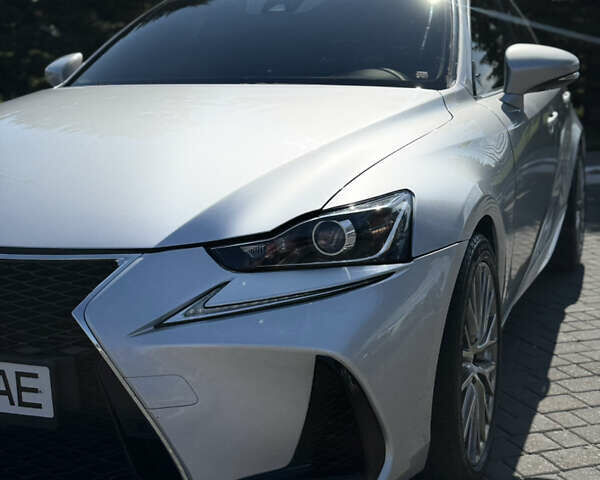 Серый Лексус ИС, объемом двигателя 2 л и пробегом 110 тыс. км за 18900 $, фото 4 на Automoto.ua