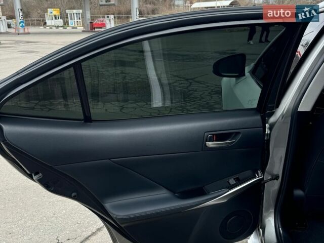 Серый Лексус ИС, объемом двигателя 2 л и пробегом 61 тыс. км за 22000 $, фото 11 на Automoto.ua