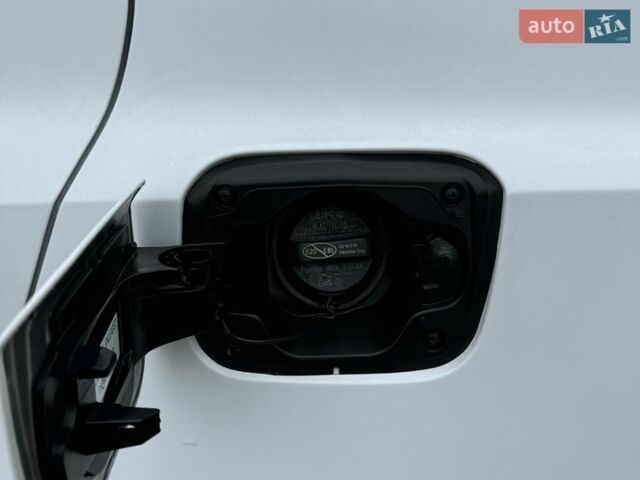 Серый Лексус ИС, объемом двигателя 2 л и пробегом 61 тыс. км за 22000 $, фото 14 на Automoto.ua