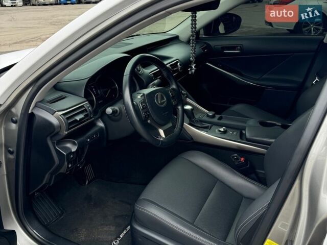 Серый Лексус ИС, объемом двигателя 2 л и пробегом 61 тыс. км за 22000 $, фото 16 на Automoto.ua