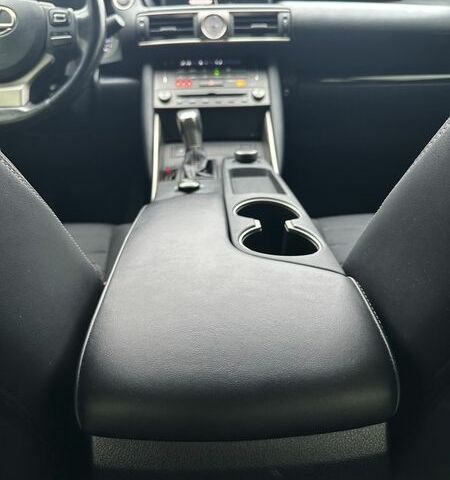 Серый Лексус ИС, объемом двигателя 2 л и пробегом 165 тыс. км за 23000 $, фото 21 на Automoto.ua