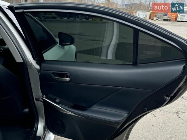 Серый Лексус ИС, объемом двигателя 2 л и пробегом 61 тыс. км за 22000 $, фото 10 на Automoto.ua