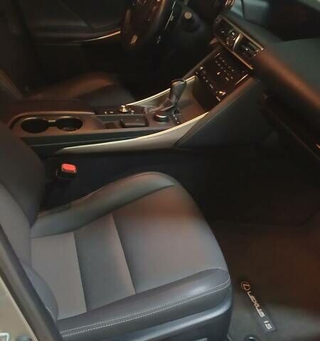 Серый Лексус ИС, объемом двигателя 2 л и пробегом 57 тыс. км за 21500 $, фото 24 на Automoto.ua