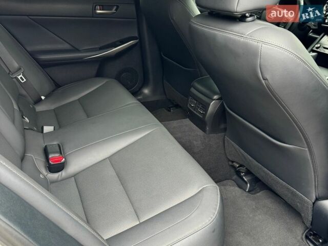 Серый Лексус ИС, объемом двигателя 2 л и пробегом 61 тыс. км за 22000 $, фото 8 на Automoto.ua