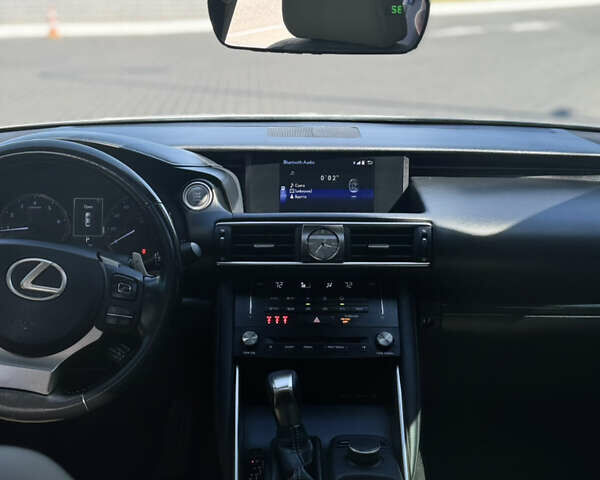 Серый Лексус ИС, объемом двигателя 2 л и пробегом 110 тыс. км за 18900 $, фото 7 на Automoto.ua