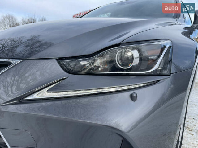 Серый Лексус ИС, объемом двигателя 2.5 л и пробегом 165 тыс. км за 19500 $, фото 16 на Automoto.ua