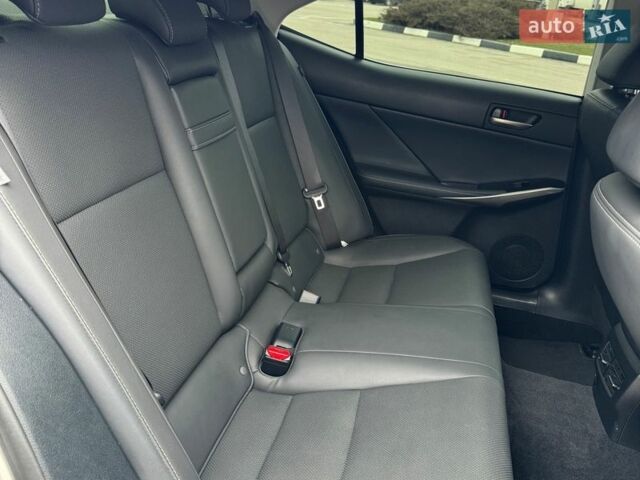 Серый Лексус ИС, объемом двигателя 2 л и пробегом 61 тыс. км за 22000 $, фото 9 на Automoto.ua