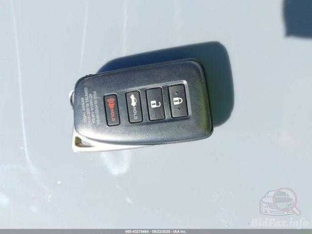 Сірий Лексус ІС, об'ємом двигуна 2 л та пробігом 75 тис. км за 15400 $, фото 9 на Automoto.ua